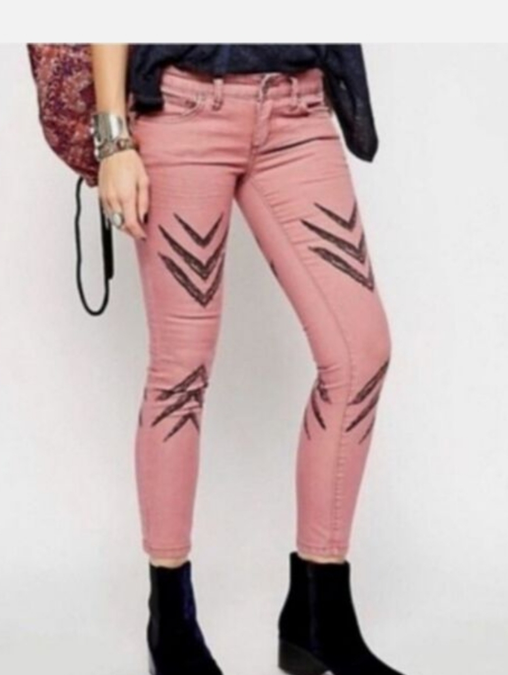 FREE PEOPLE Dotted Ikat Arrow Faded Red Chevron Print Ankle Jeans Size 29